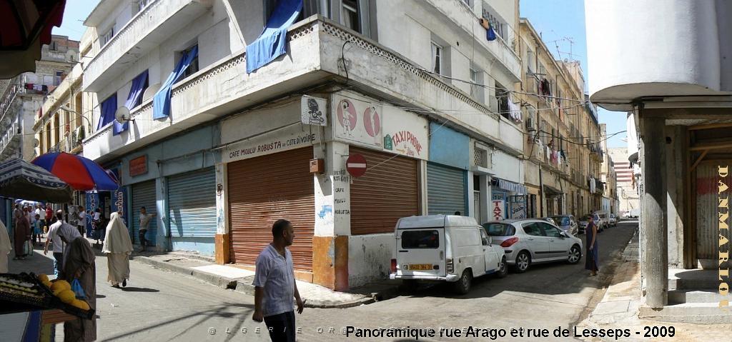 ORAN 2009 pano angle rue Arago et rue de Lesseps.jpg